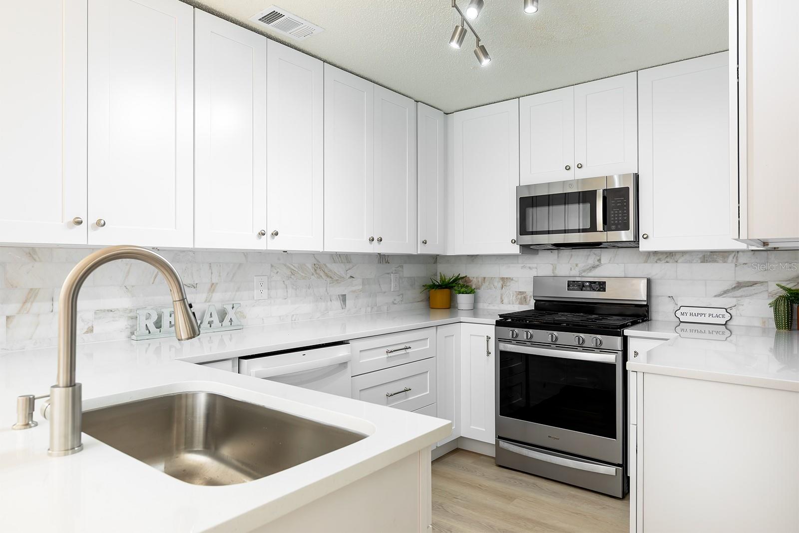 WESTSIDE TWNHMS - Residential