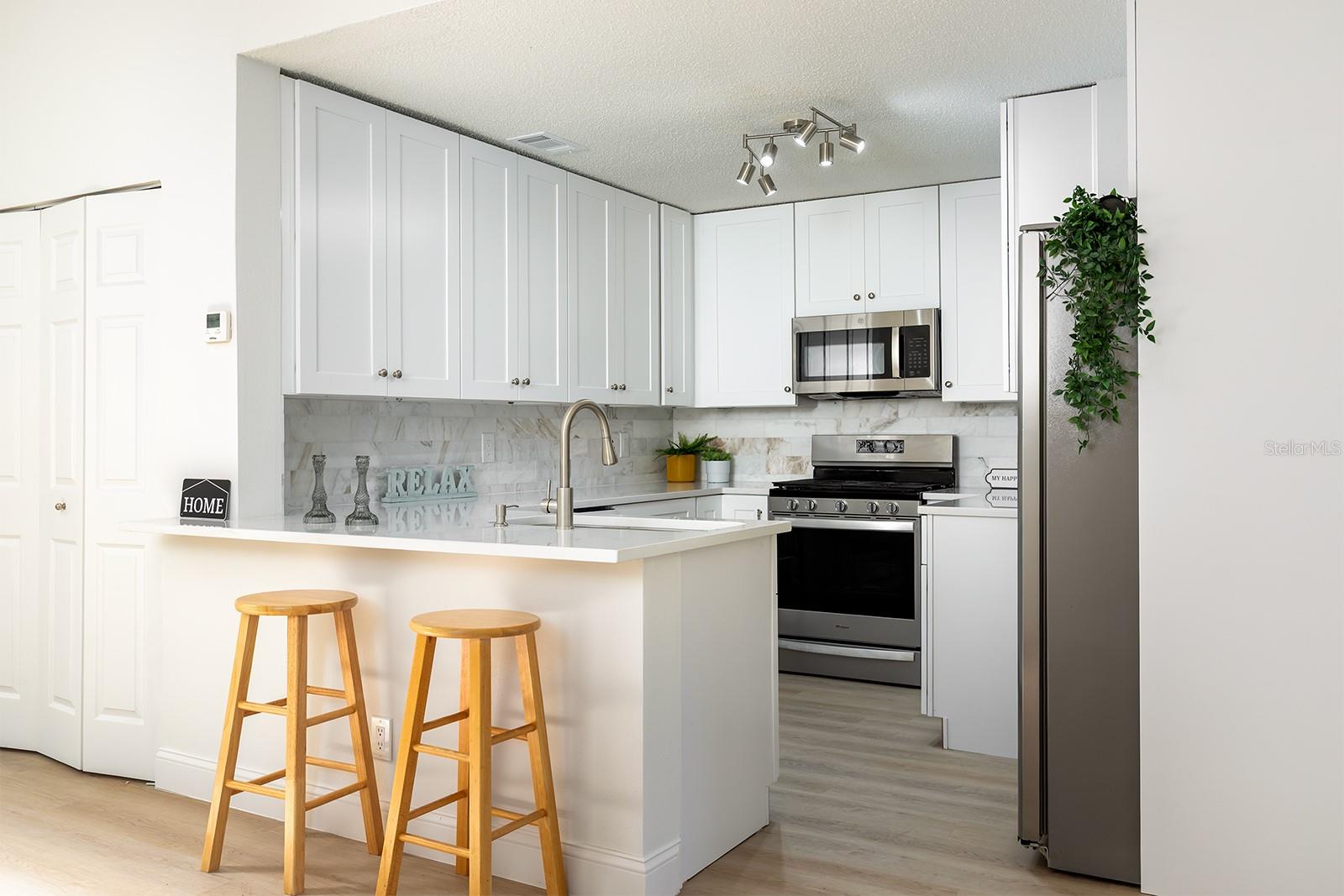 WESTSIDE TWNHMS - Residential