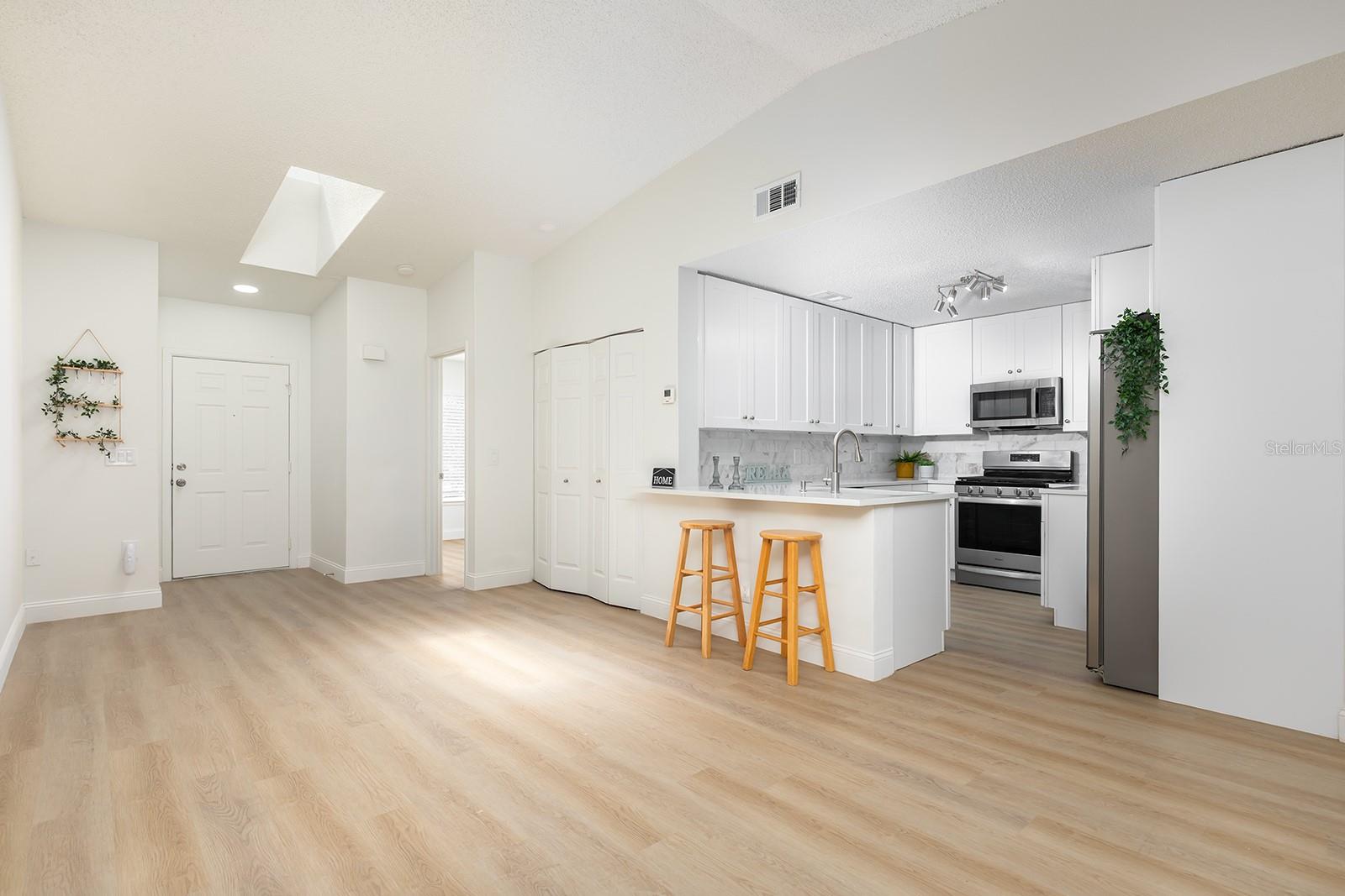 WESTSIDE TWNHMS - Residential