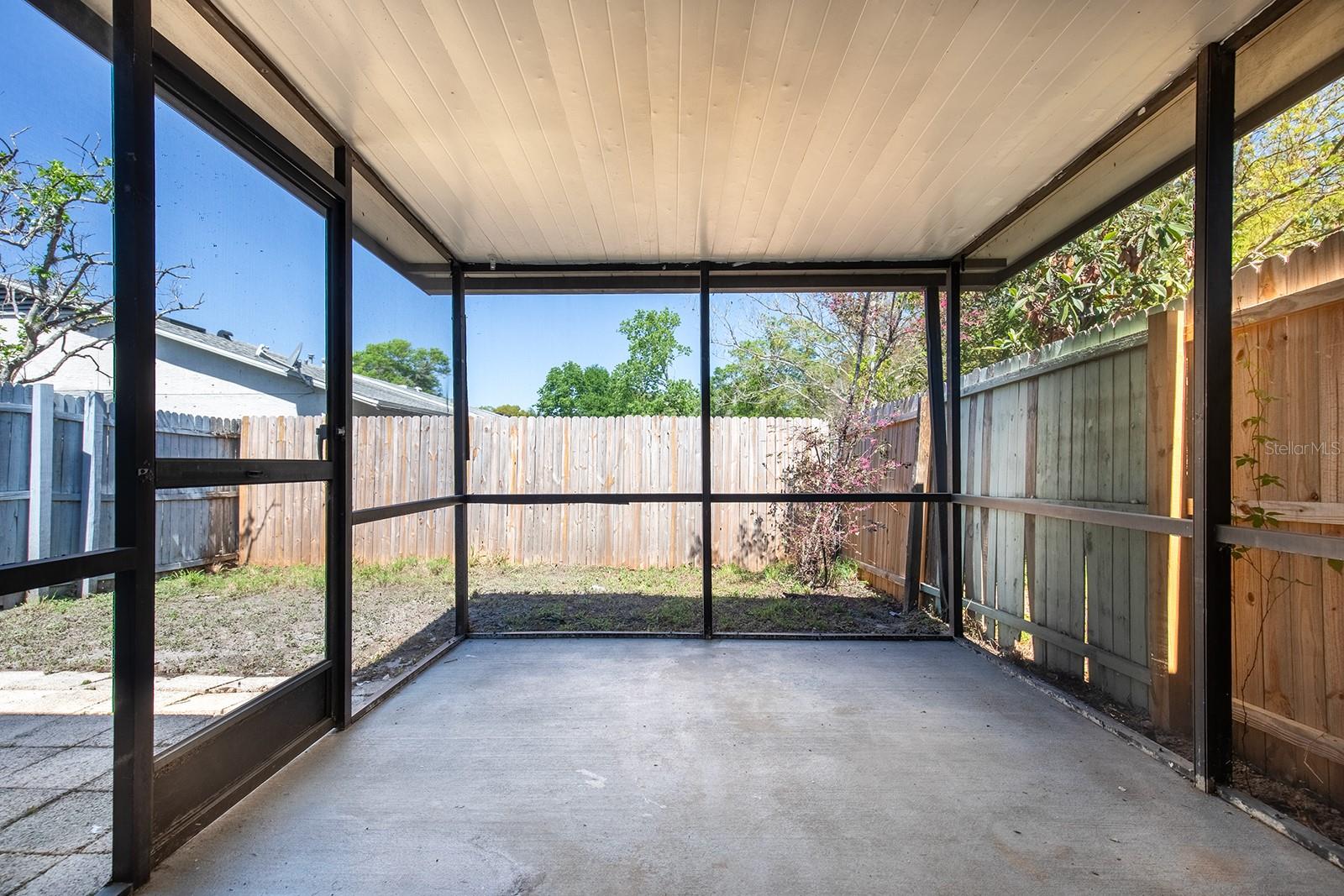 WESTSIDE TWNHMS - Residential