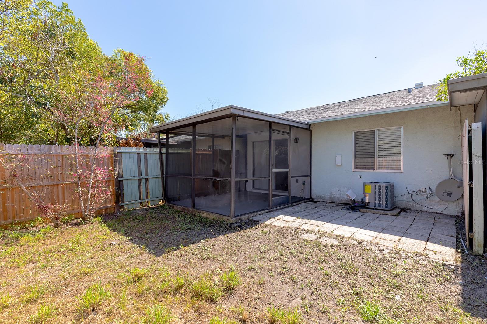 WESTSIDE TWNHMS - Residential