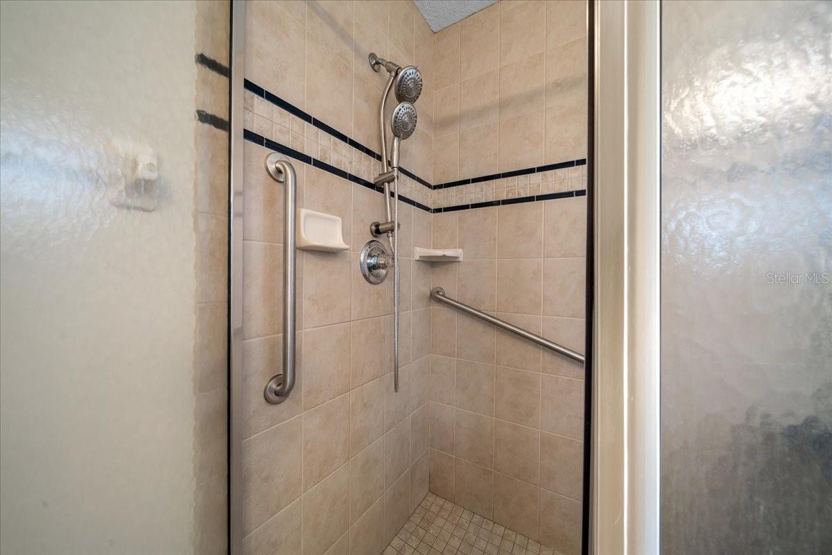 AUTUMN OAKS - Residential