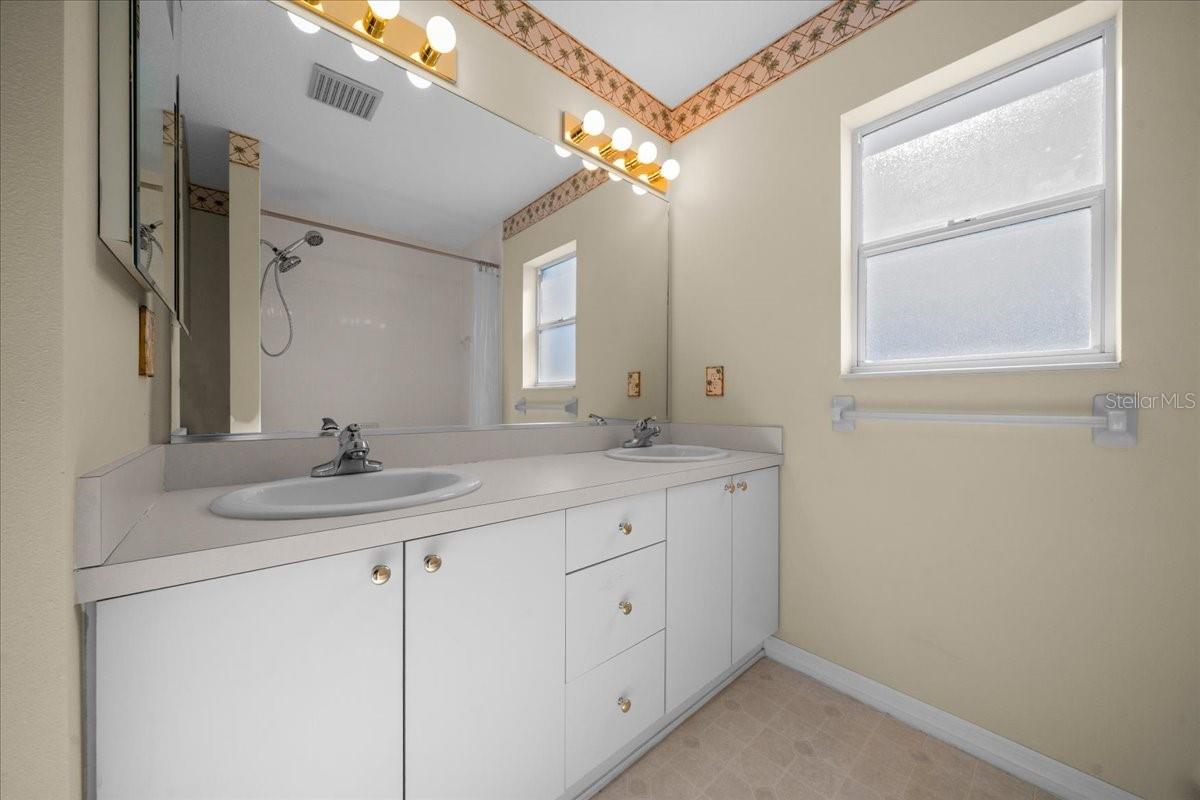 AUTUMN OAKS - Residential