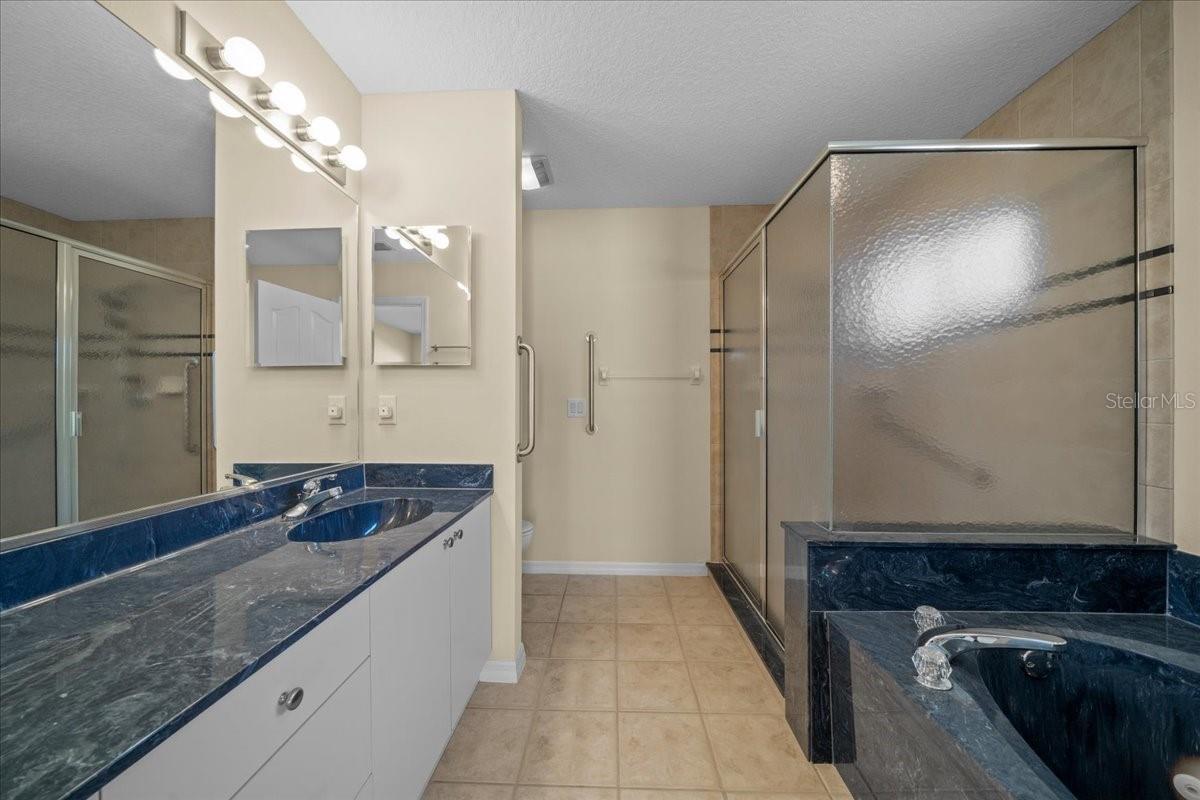 AUTUMN OAKS - Residential