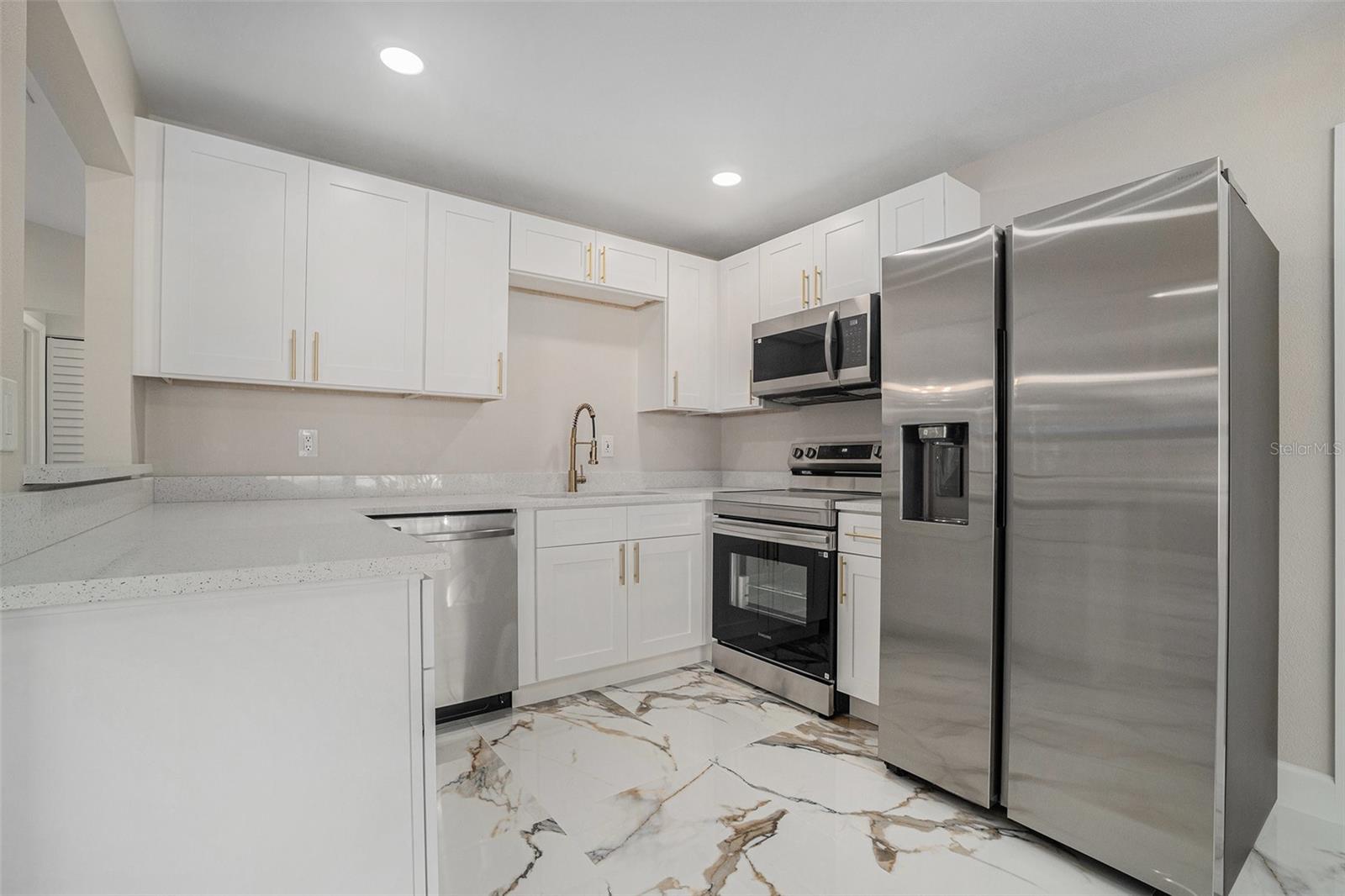 RAINBOW LAKE ES - Residential