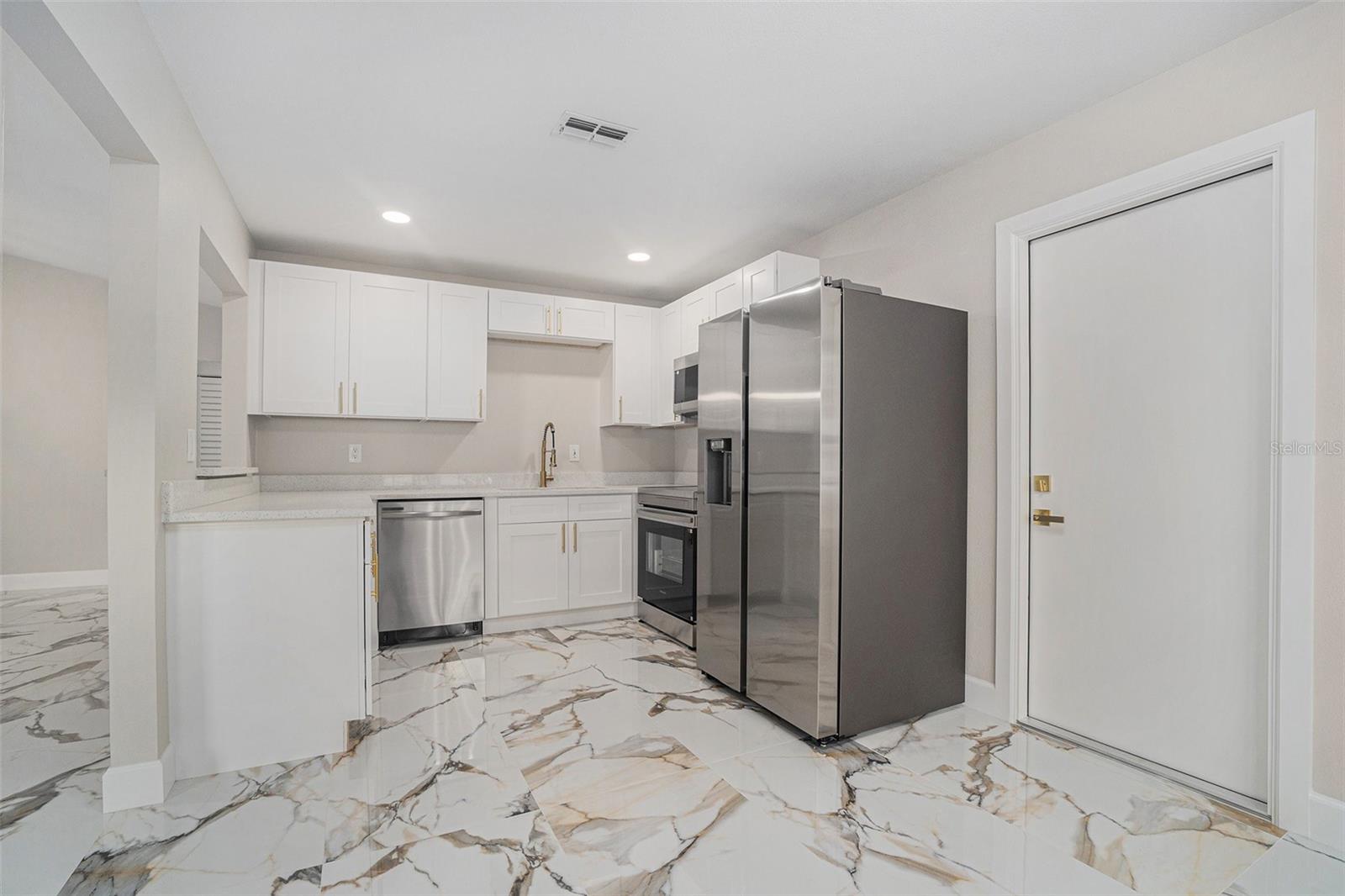 RAINBOW LAKE ES - Residential