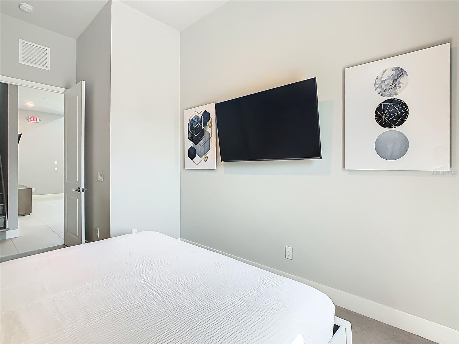 SPECTRUM AT REUNION CONDO PH 10 - Residential Lease