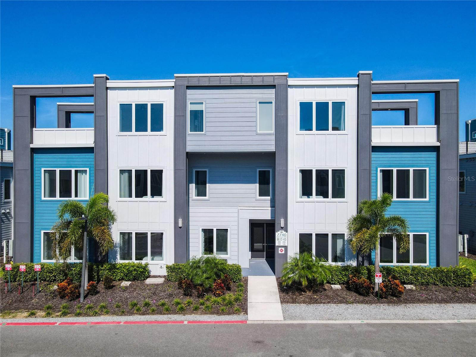 SPECTRUM AT REUNION CONDO PH 10 - Residential Lease