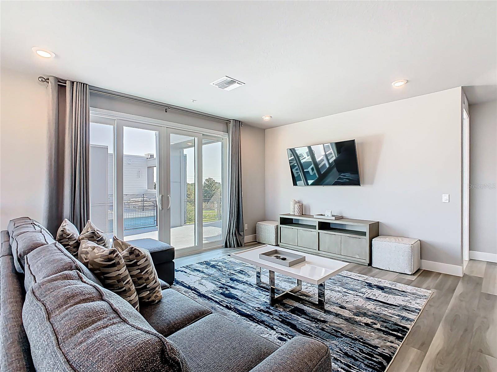 SPECTRUM AT REUNION CONDO PH 10 - Residential Lease