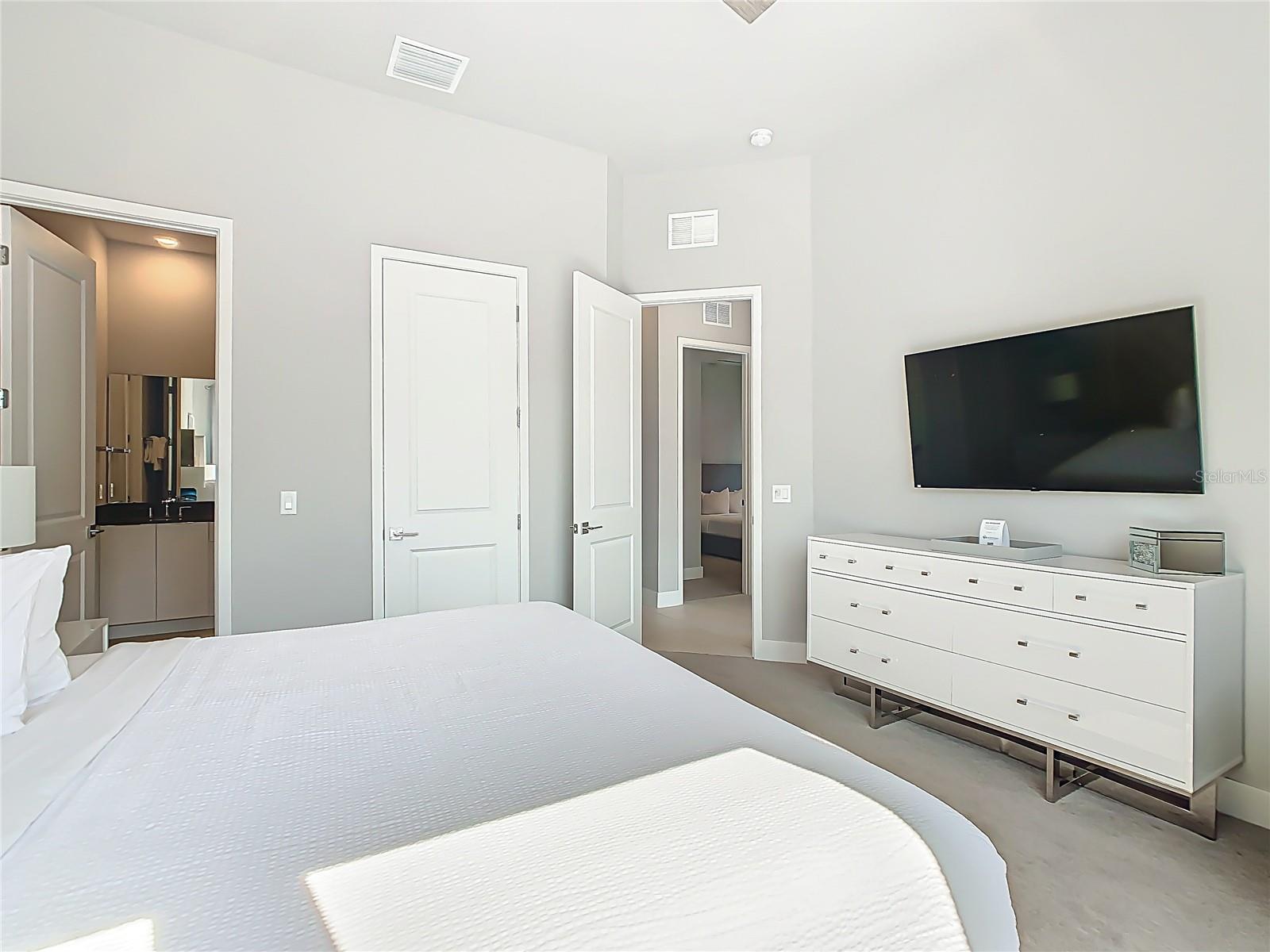 SPECTRUM AT REUNION CONDO PH 10 - Residential Lease