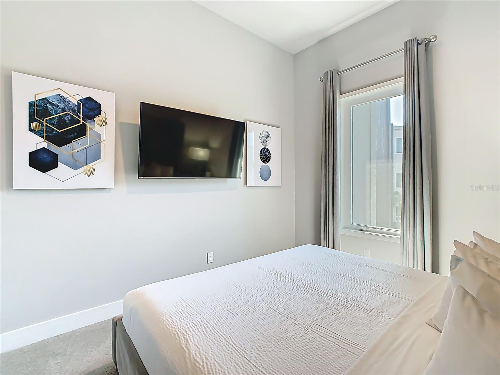 SPECTRUM AT REUNION CONDO PH 10 - Residential Lease