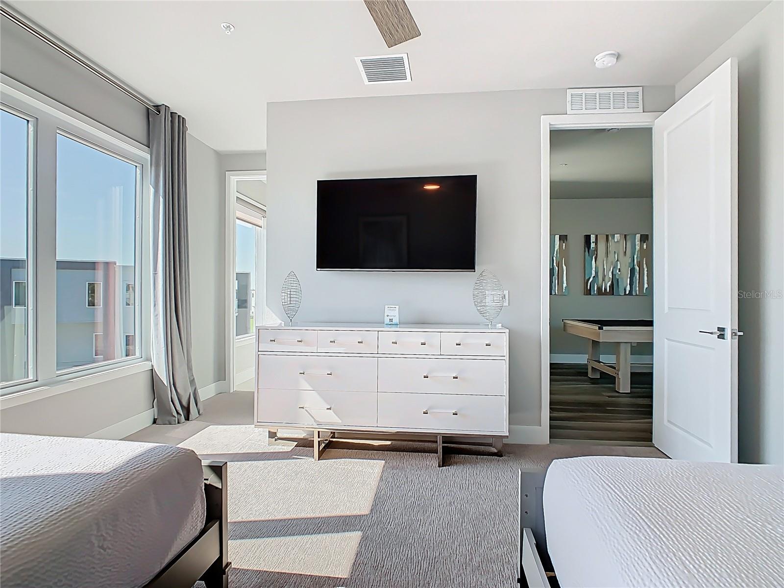 SPECTRUM AT REUNION CONDO PH 10 - Residential Lease