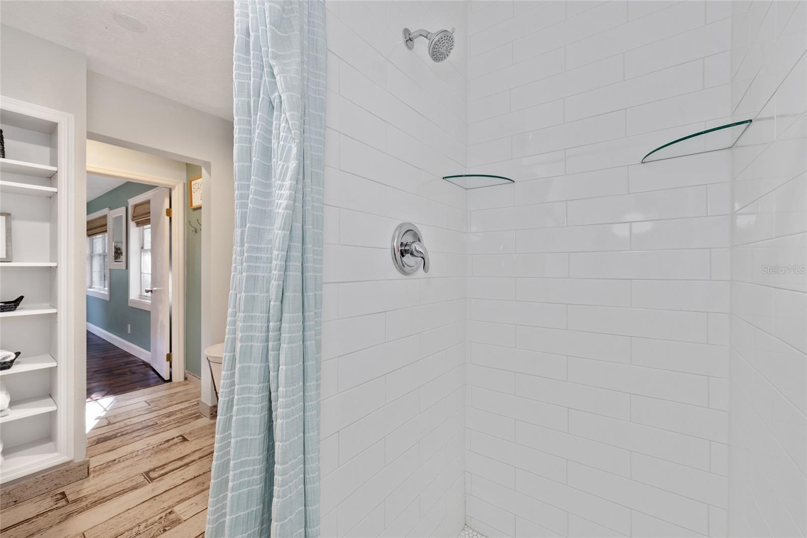 MCCULLYS - Residential