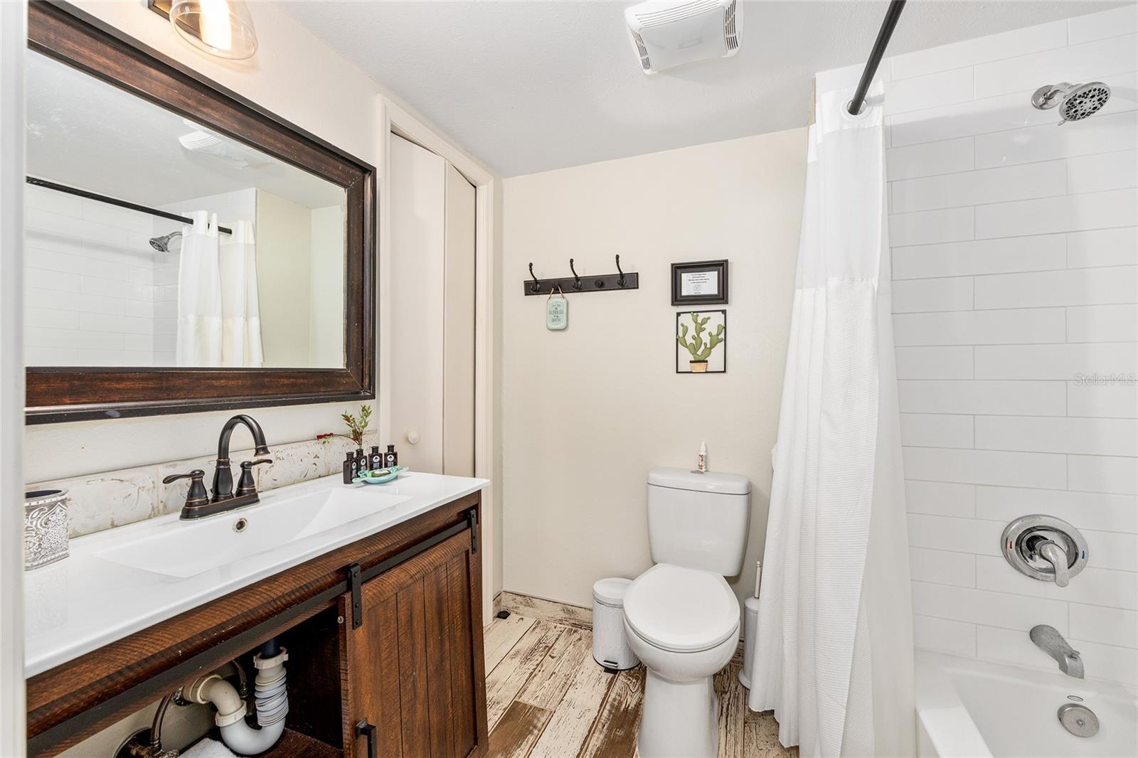 MCCULLYS - Residential