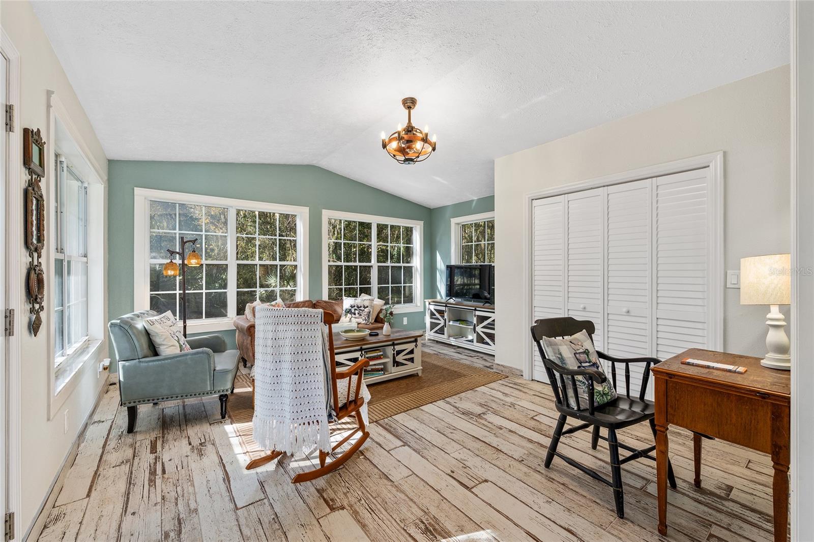 MCCULLYS - Residential