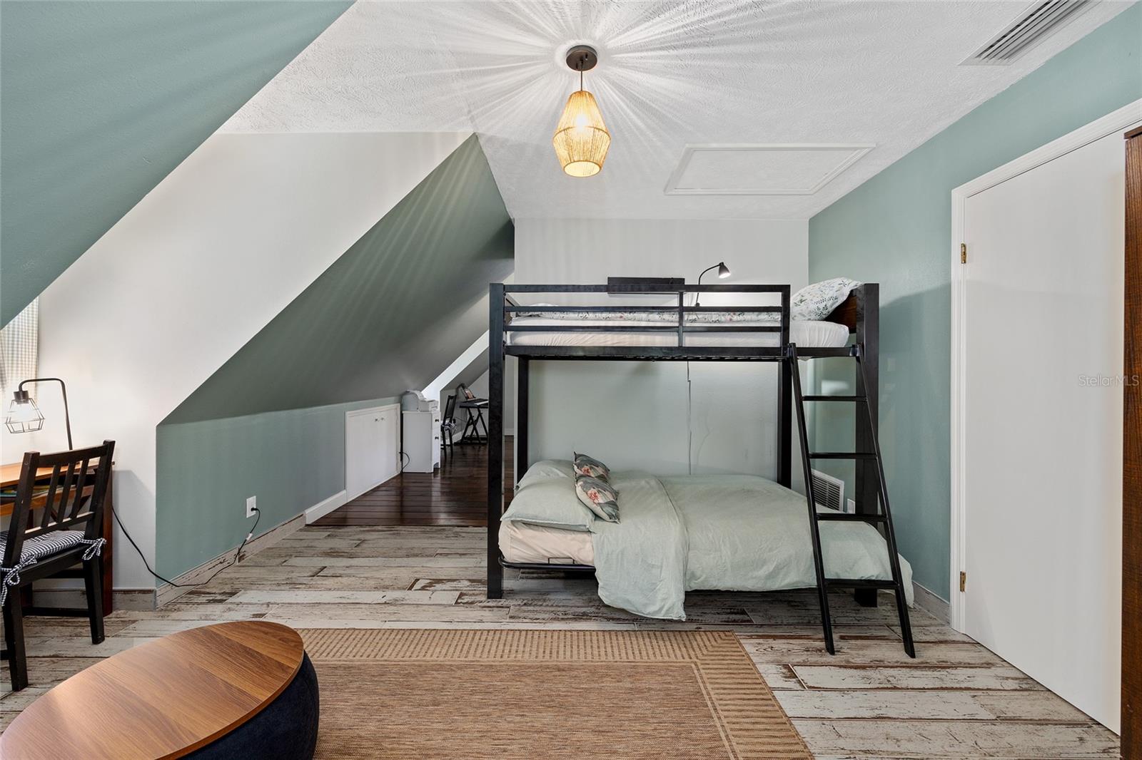 MCCULLYS - Residential