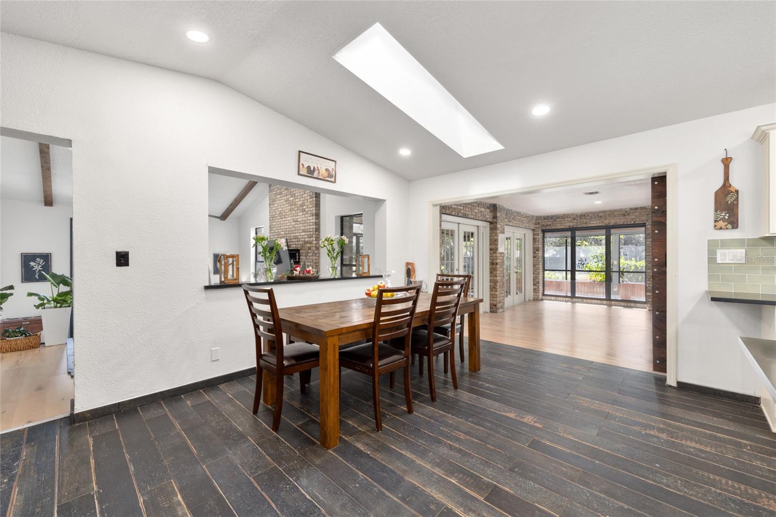 MCCULLYS - Residential