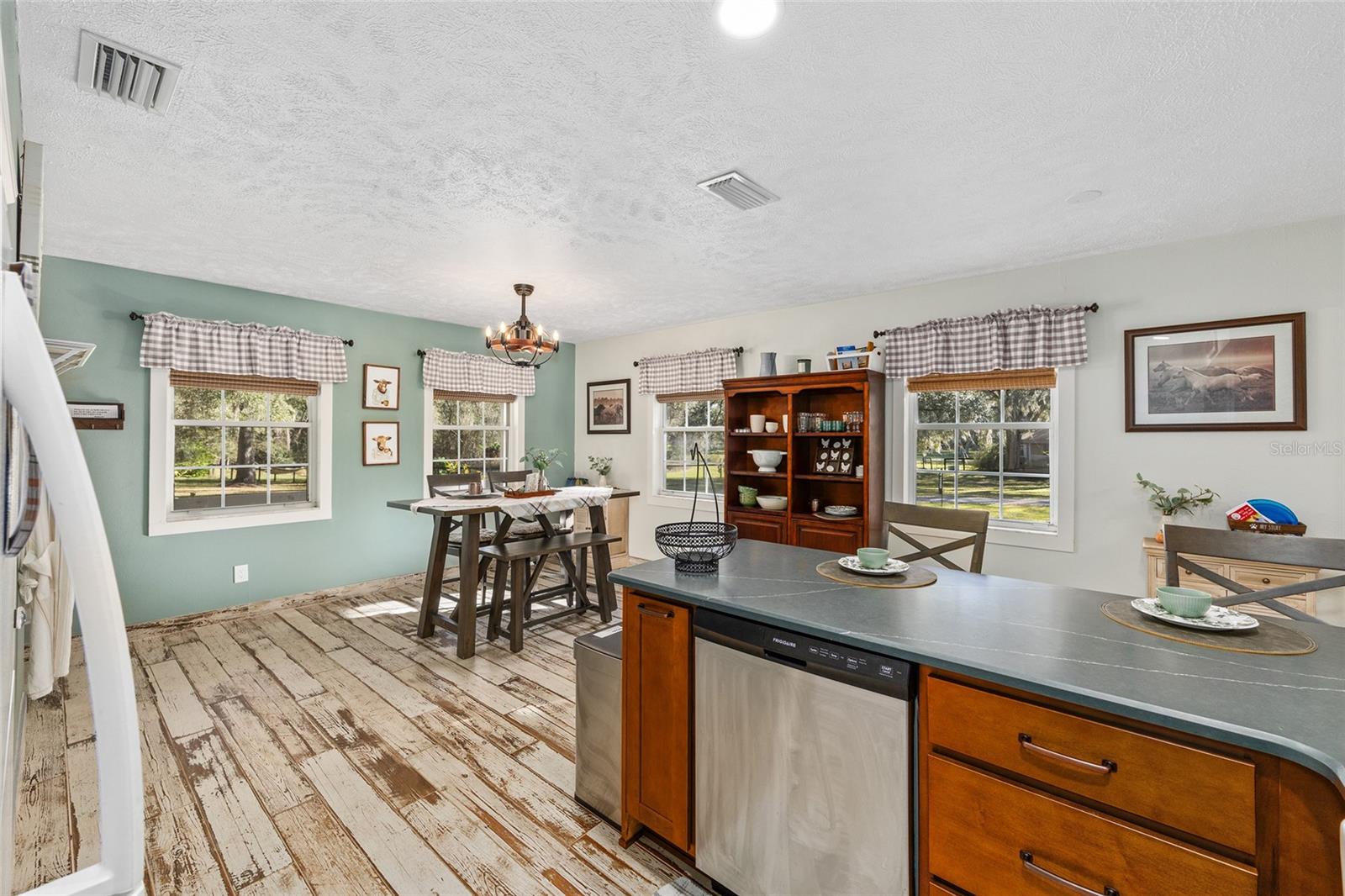 MCCULLYS - Residential