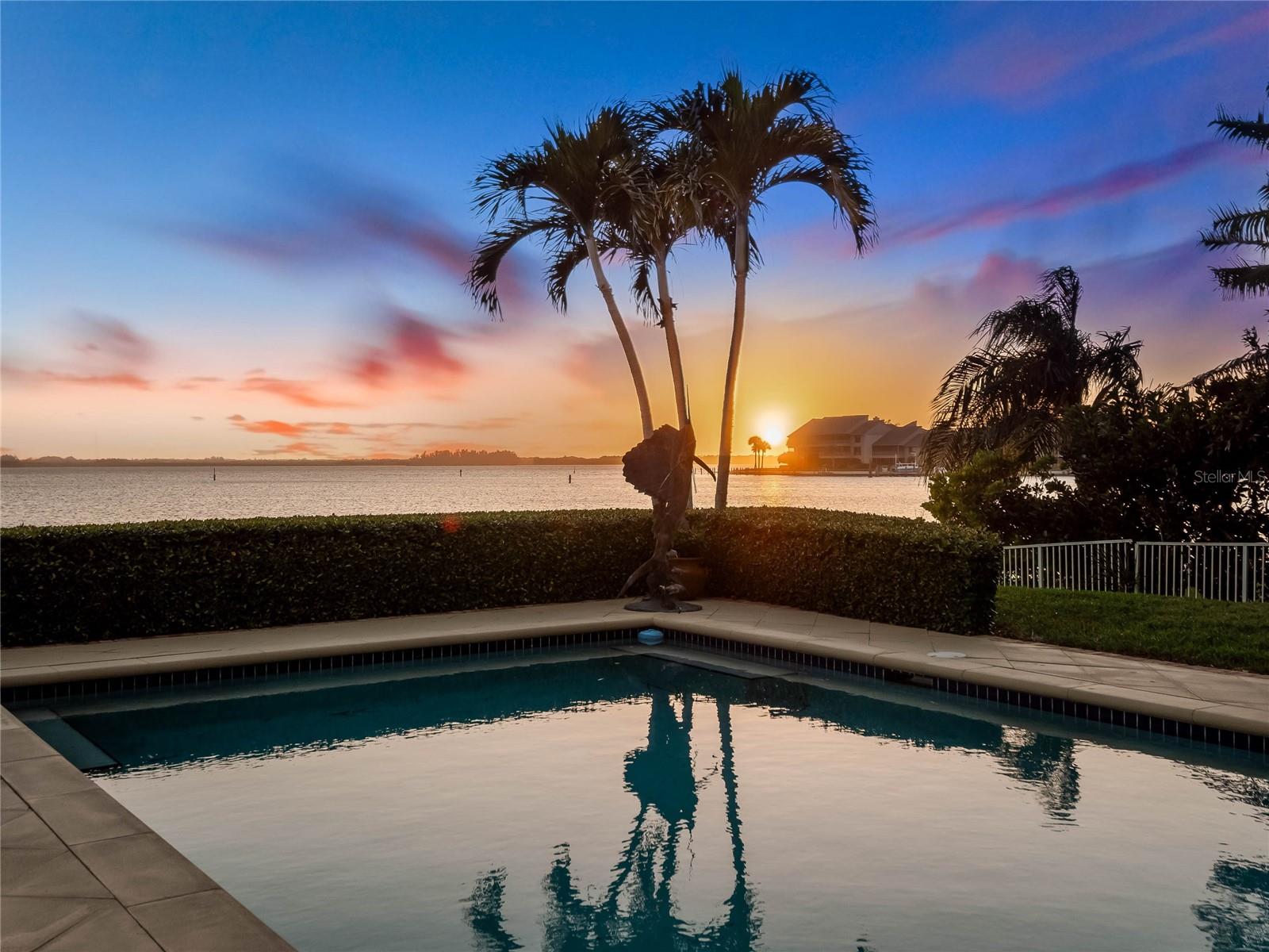 THE MOORINGS - Residential