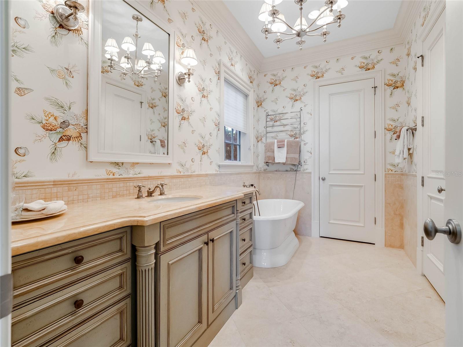 THE MOORINGS - Residential