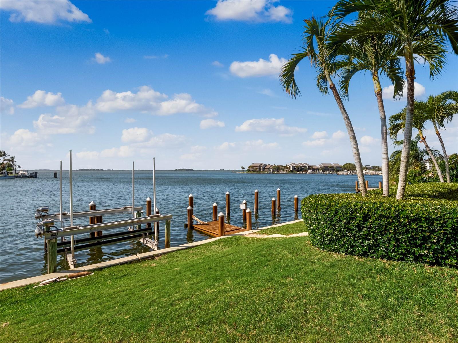 THE MOORINGS - Residential