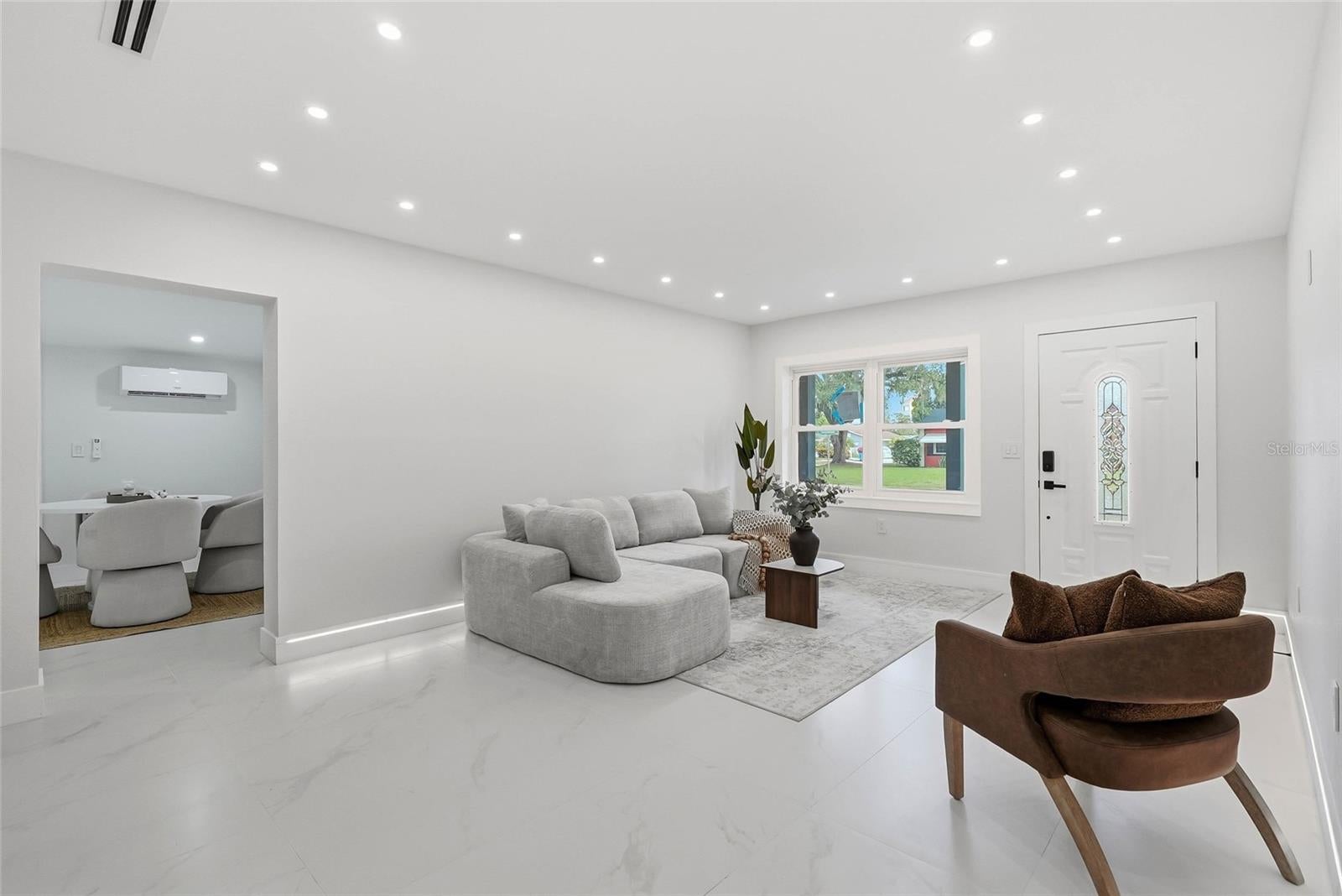8118 TANGLEWOOD LANE