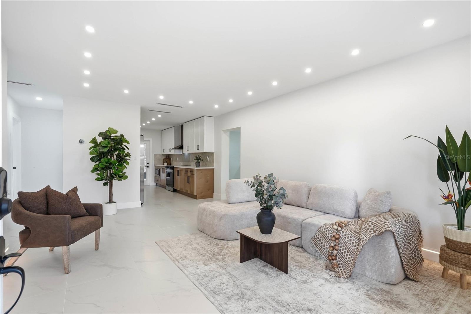 8118 TANGLEWOOD LANE