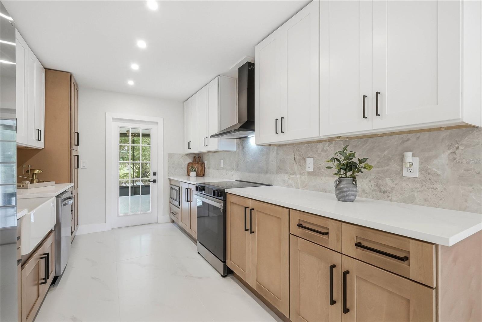 8118 TANGLEWOOD LANE