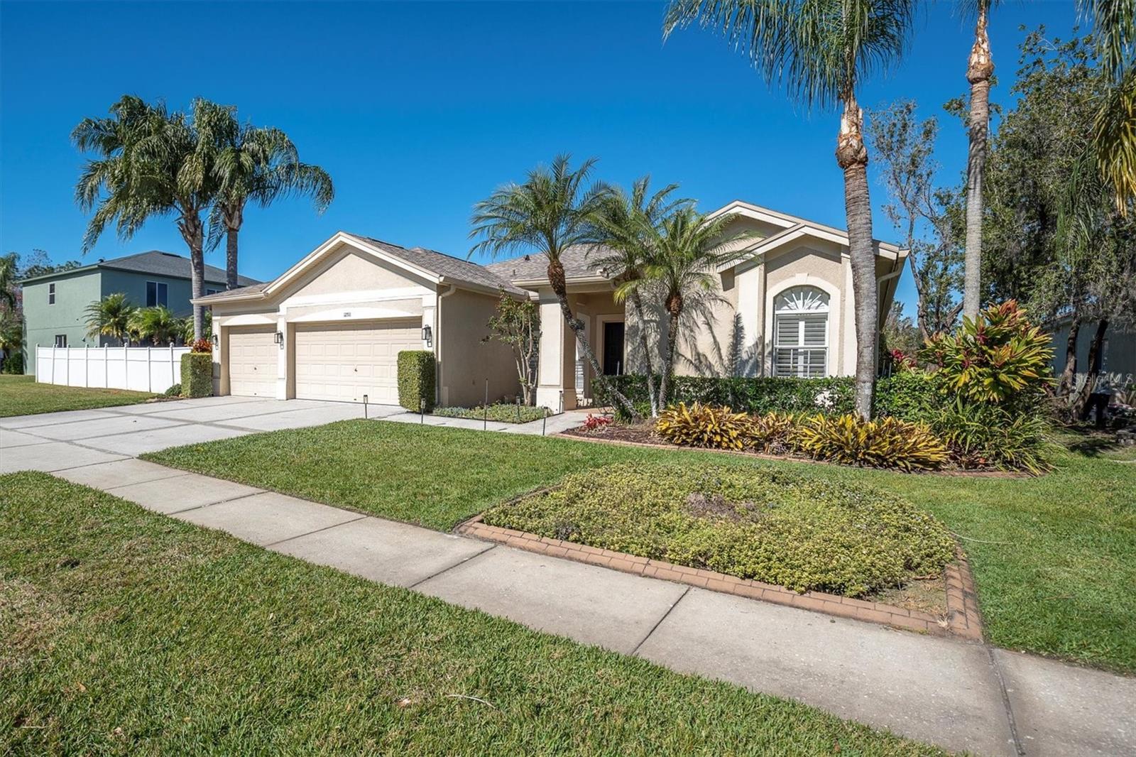 WINDSOR PARK AT THE EAGLES-FI - Residential