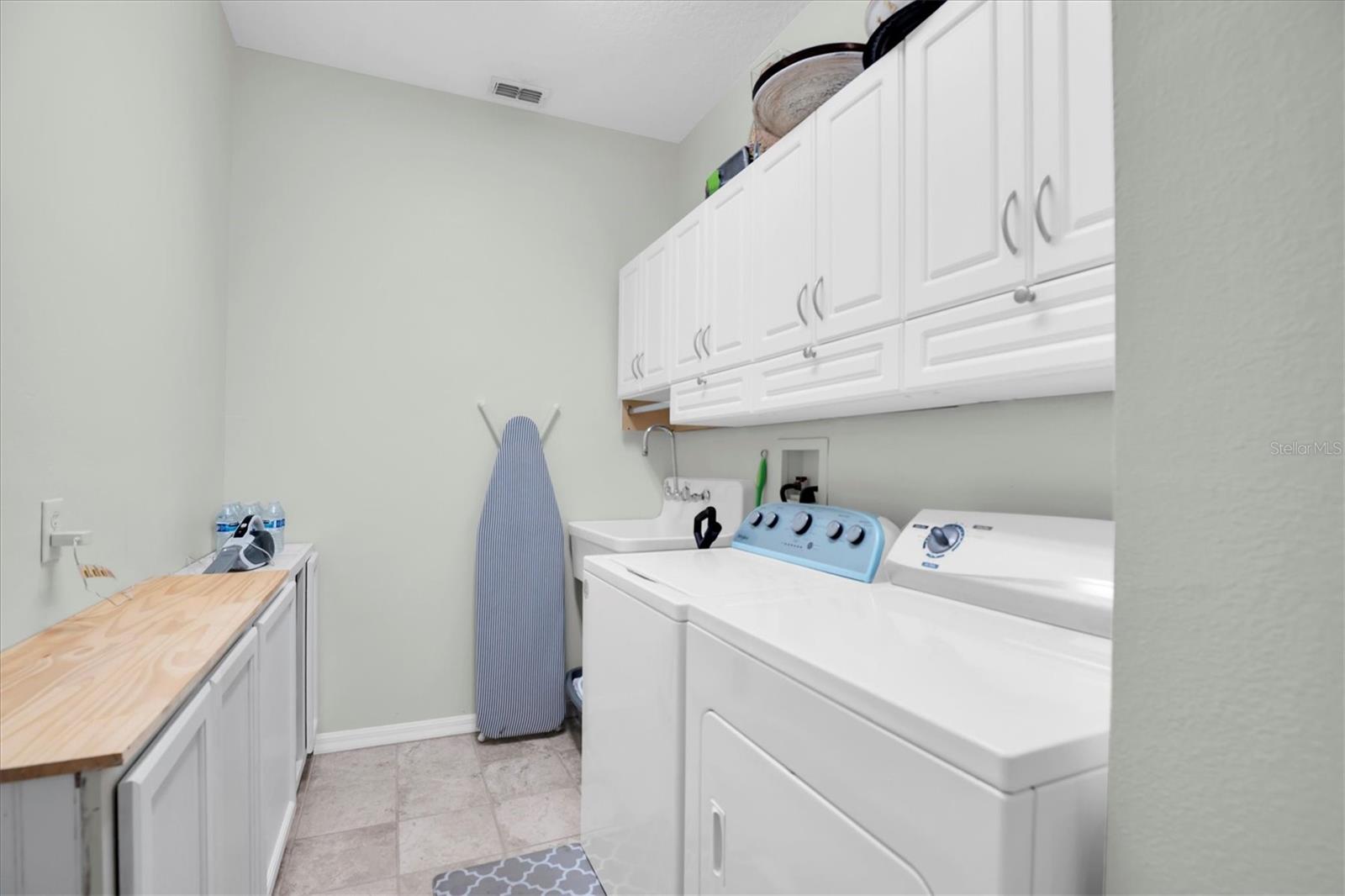 WINDSOR PARK AT THE EAGLES-FI - Residential