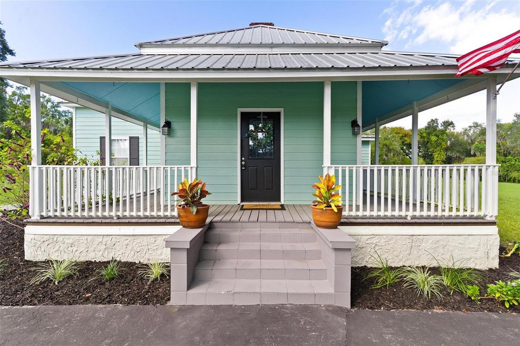 Photo of 229 W Mcclendon Street, Lady Lake, FL 32159 (MLS # G5104991)