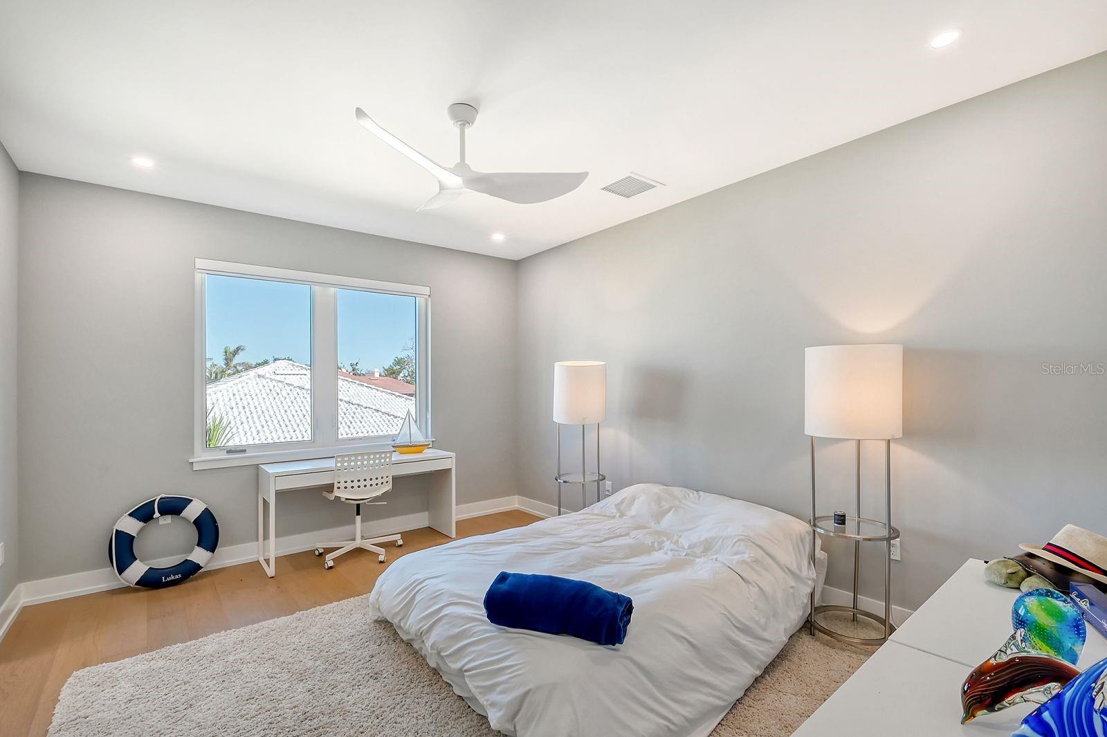 BAY ISLES - Residential