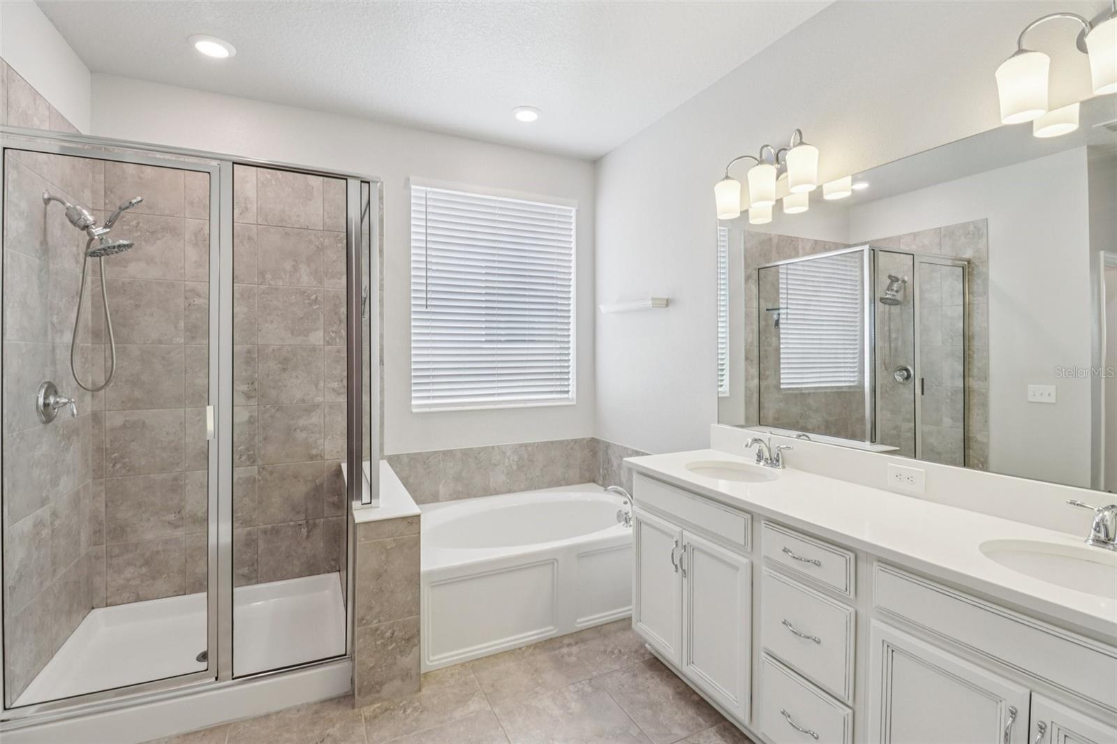 JOHNS LAKE LNDG PH 4 - Residential