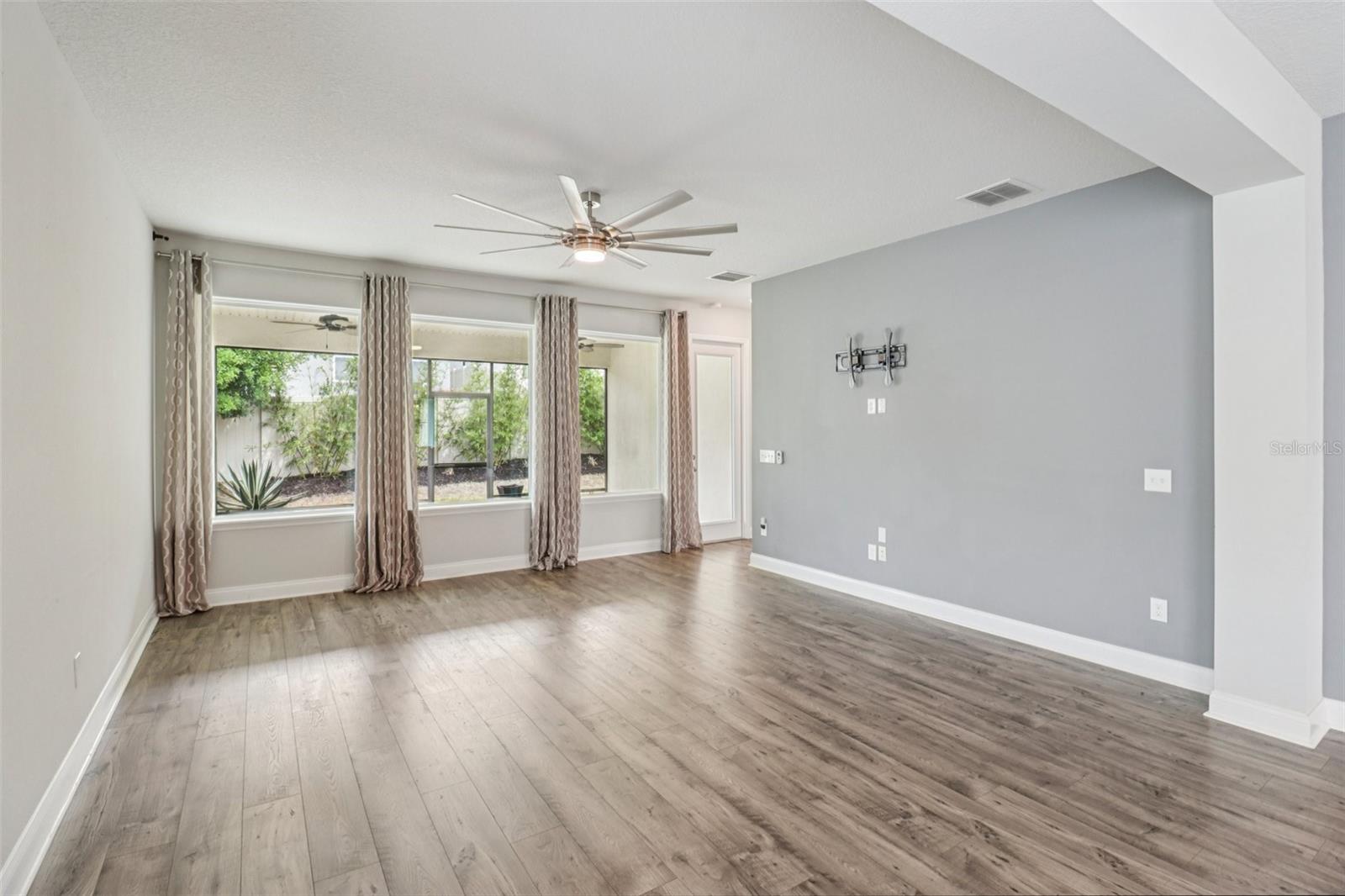 JOHNS LAKE LNDG PH 4 - Residential