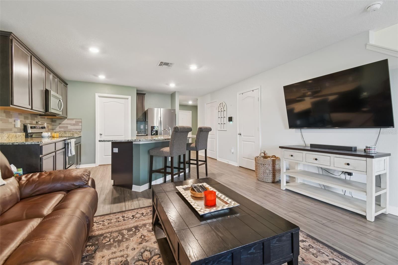 MADISON VILLAGE TWNHMS - Residential