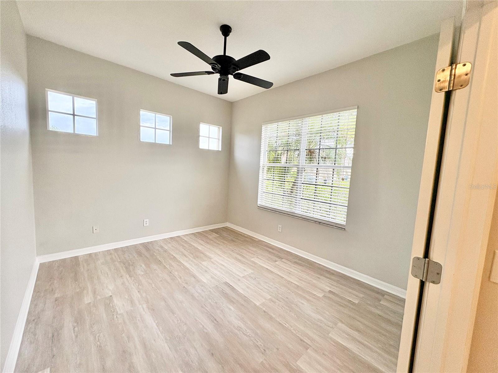 ANCIENT OAKS UNIT ONE - Residential Lease