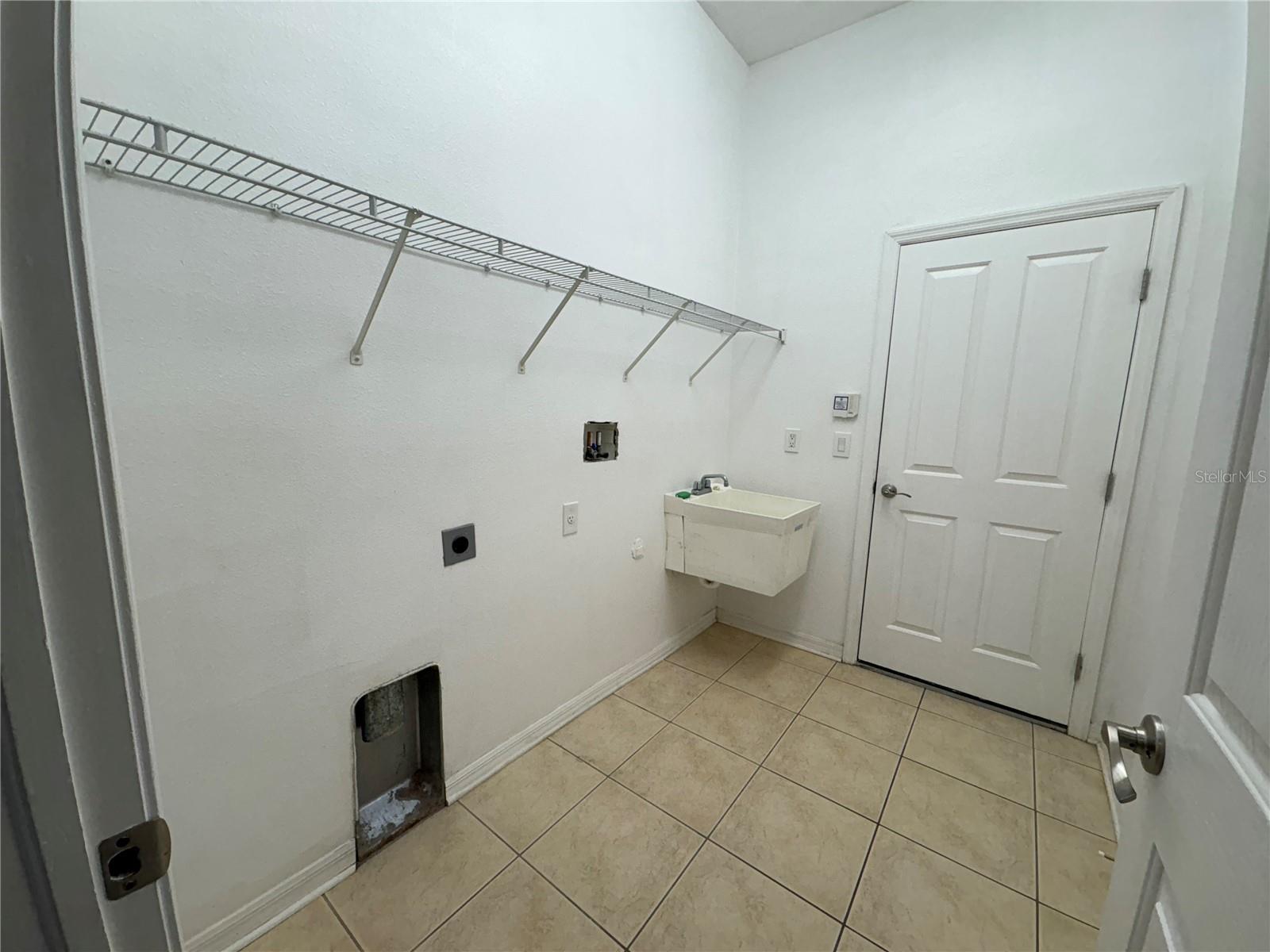 ANCIENT OAKS UNIT ONE - Residential Lease