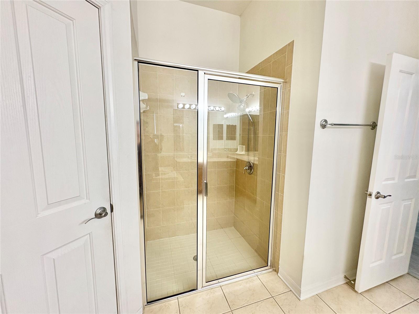 ANCIENT OAKS UNIT ONE - Residential Lease