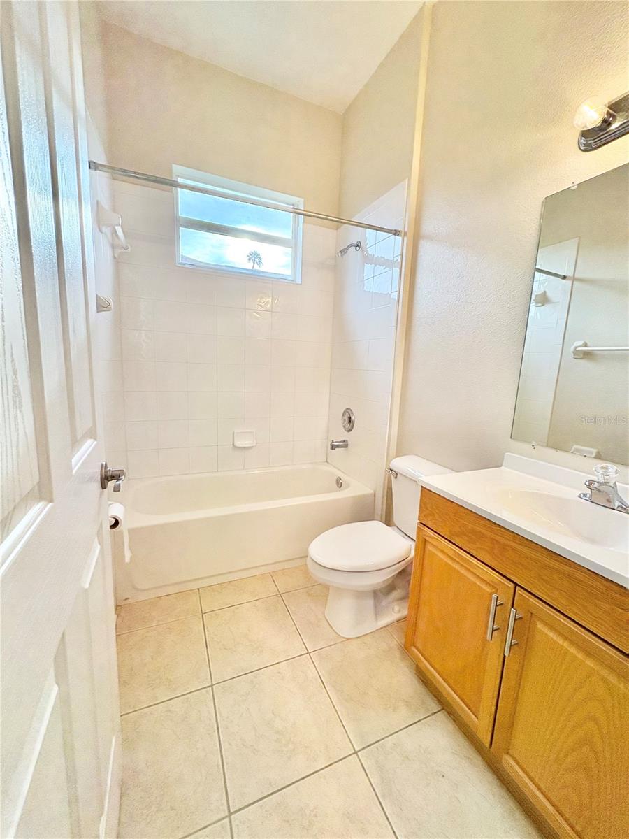 ANCIENT OAKS UNIT ONE - Residential Lease