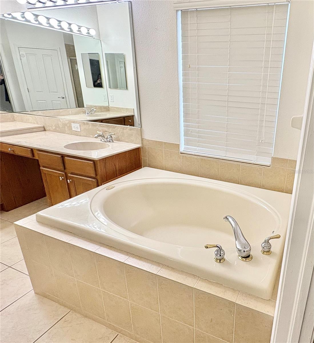 ANCIENT OAKS UNIT ONE - Residential Lease