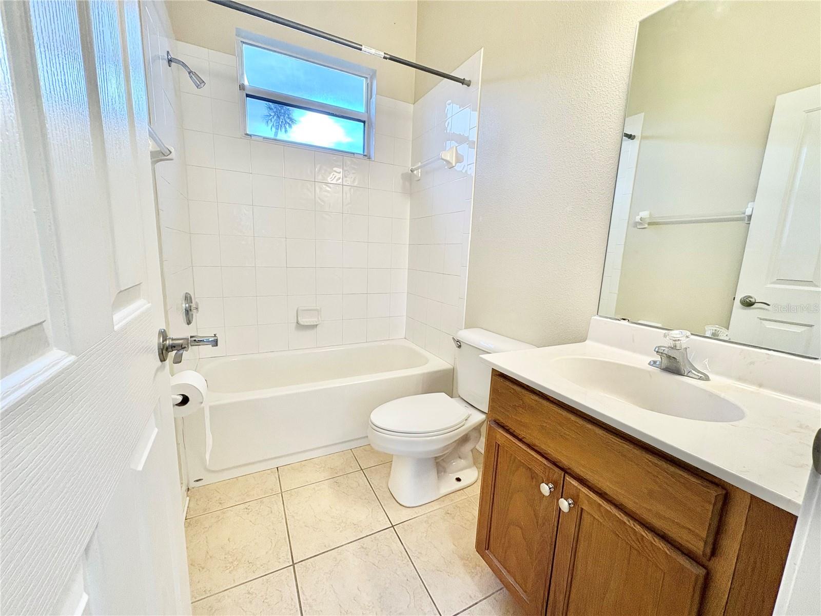 ANCIENT OAKS UNIT ONE - Residential Lease