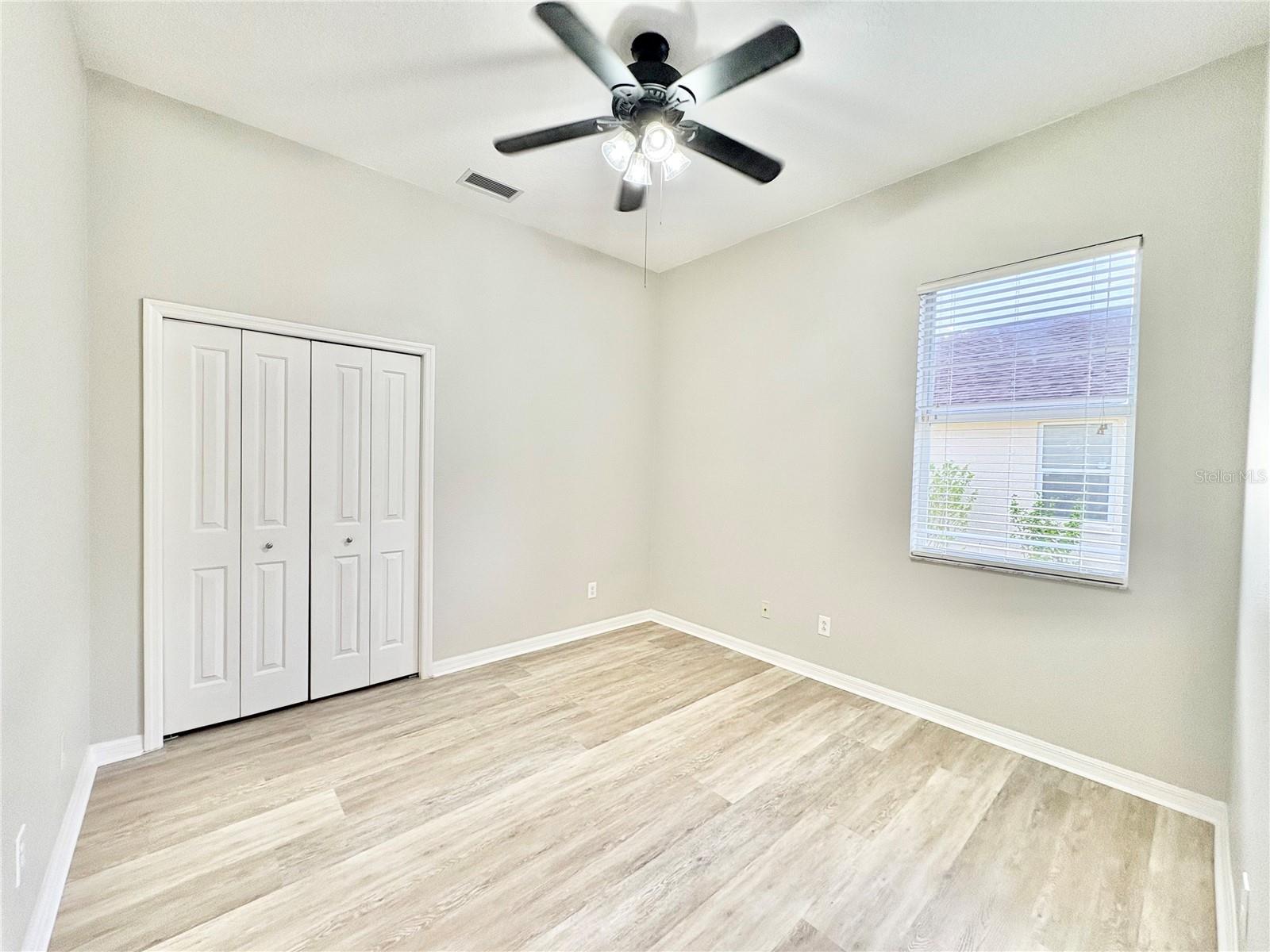 ANCIENT OAKS UNIT ONE - Residential Lease