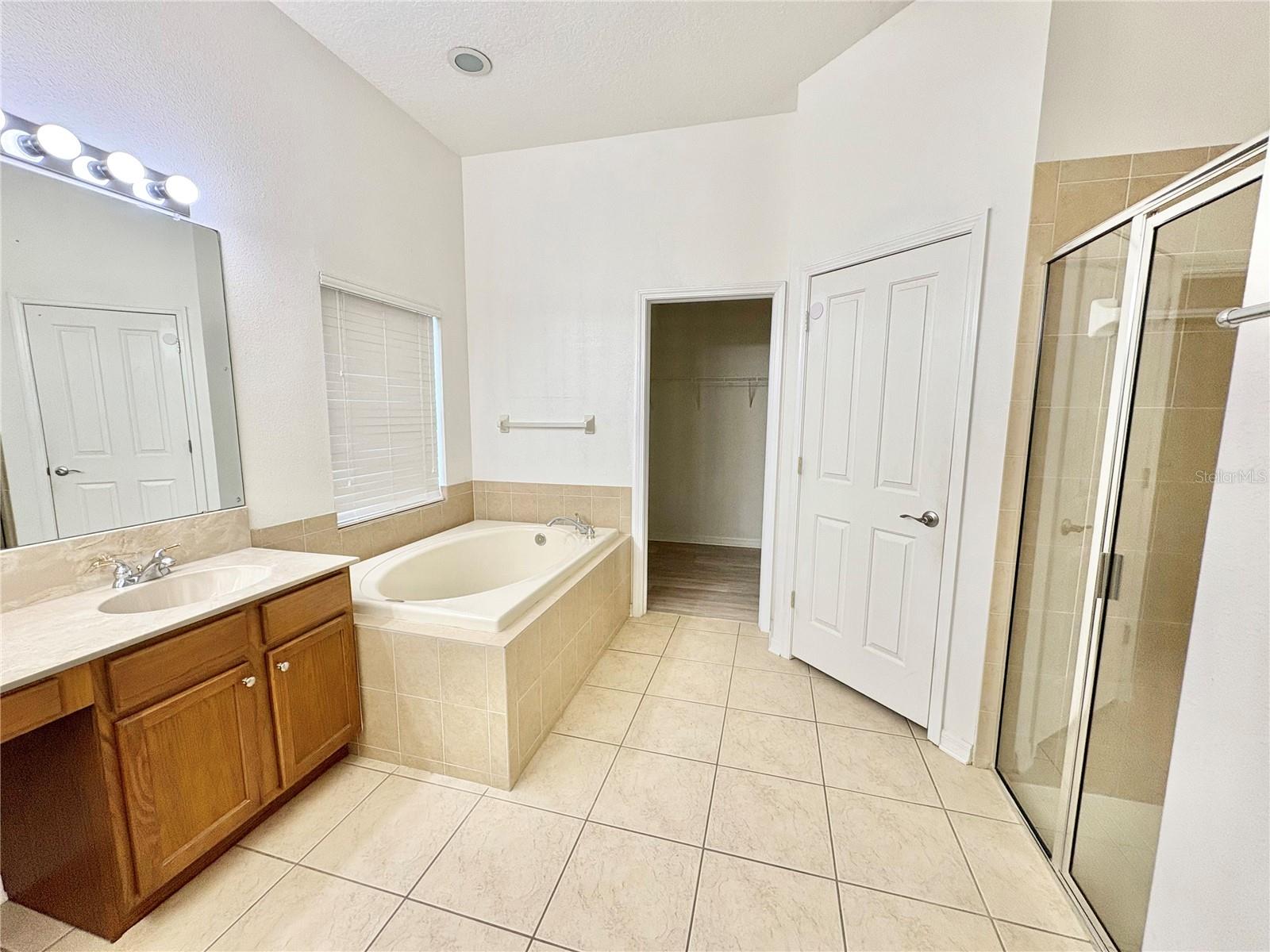 ANCIENT OAKS UNIT ONE - Residential Lease