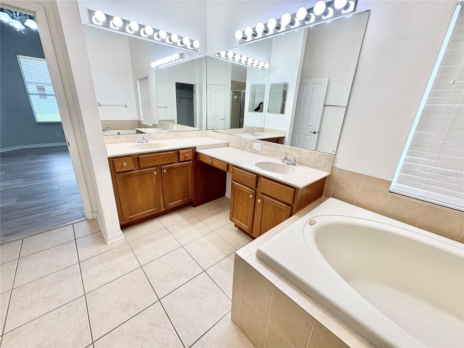 ANCIENT OAKS UNIT ONE - Residential Lease