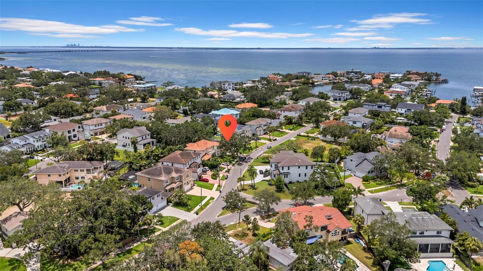 Prime opportunity to build in Sunset Park, one of South Tampa’s most sought-after waterfront
communities. This oversized 78 x 135 (.24-acre) lot is surrounded by luxury new construction
and located in the Plant High School district.
Minutes from Tampa Bay, top dining, Westshore Marina District, TIA, Hospitals, Sports
Facilities, world class shopping, Westshore Business District, and Downtown. Existing home is
being sold as-is for tear-down — the value is in the land.
Ideal for a custom luxury build in a premier coastal neighborhood.