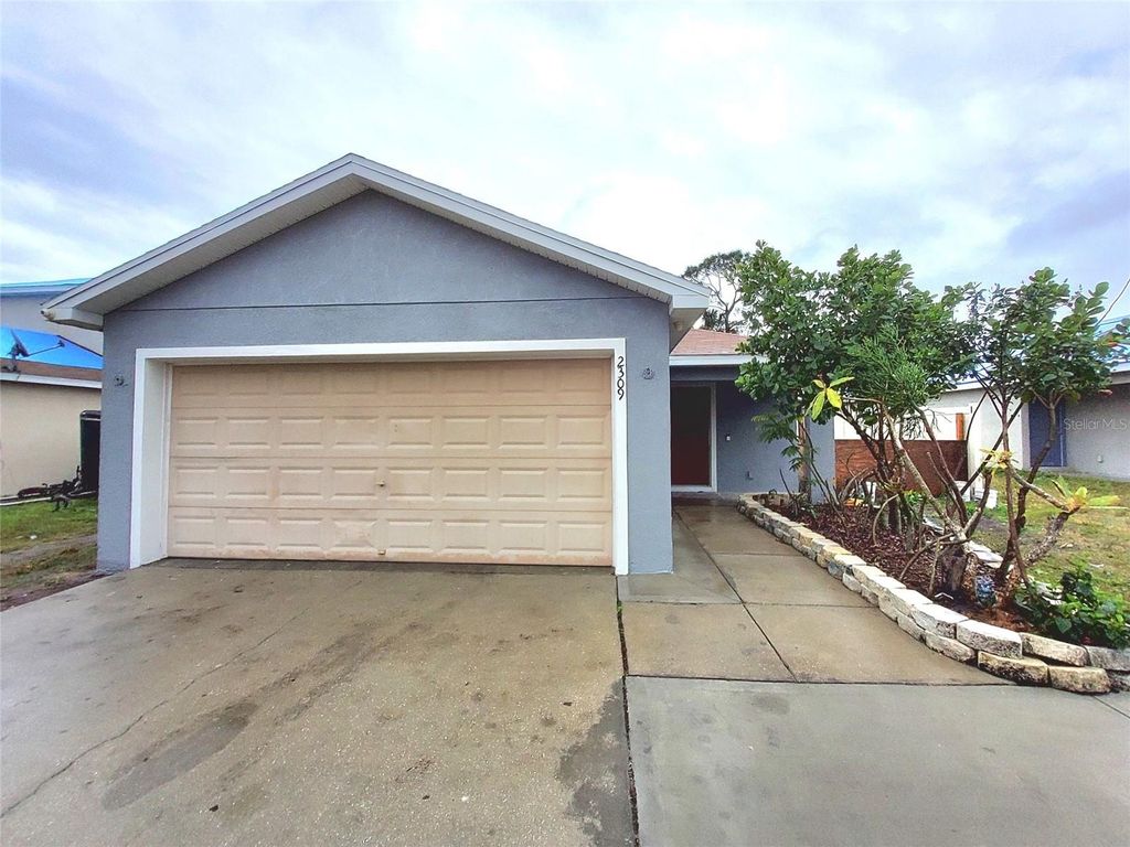 Photo of 2309 30th Avenue W, Bradenton, FL 34205 (MLS # A4646692)