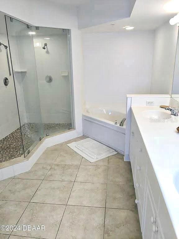 DIMUCCI TWIN TWRS NORTH & SOUT - Residential