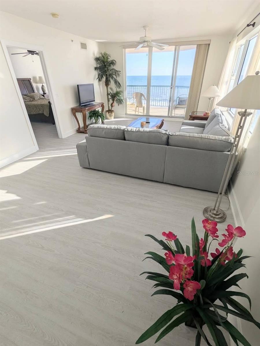 DIMUCCI TWIN TWRS NORTH & SOUT - Residential