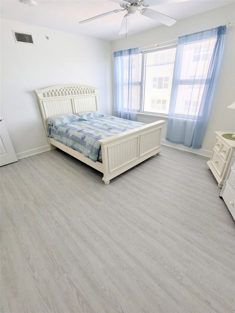 DIMUCCI TWIN TWRS NORTH & SOUT - Residential
