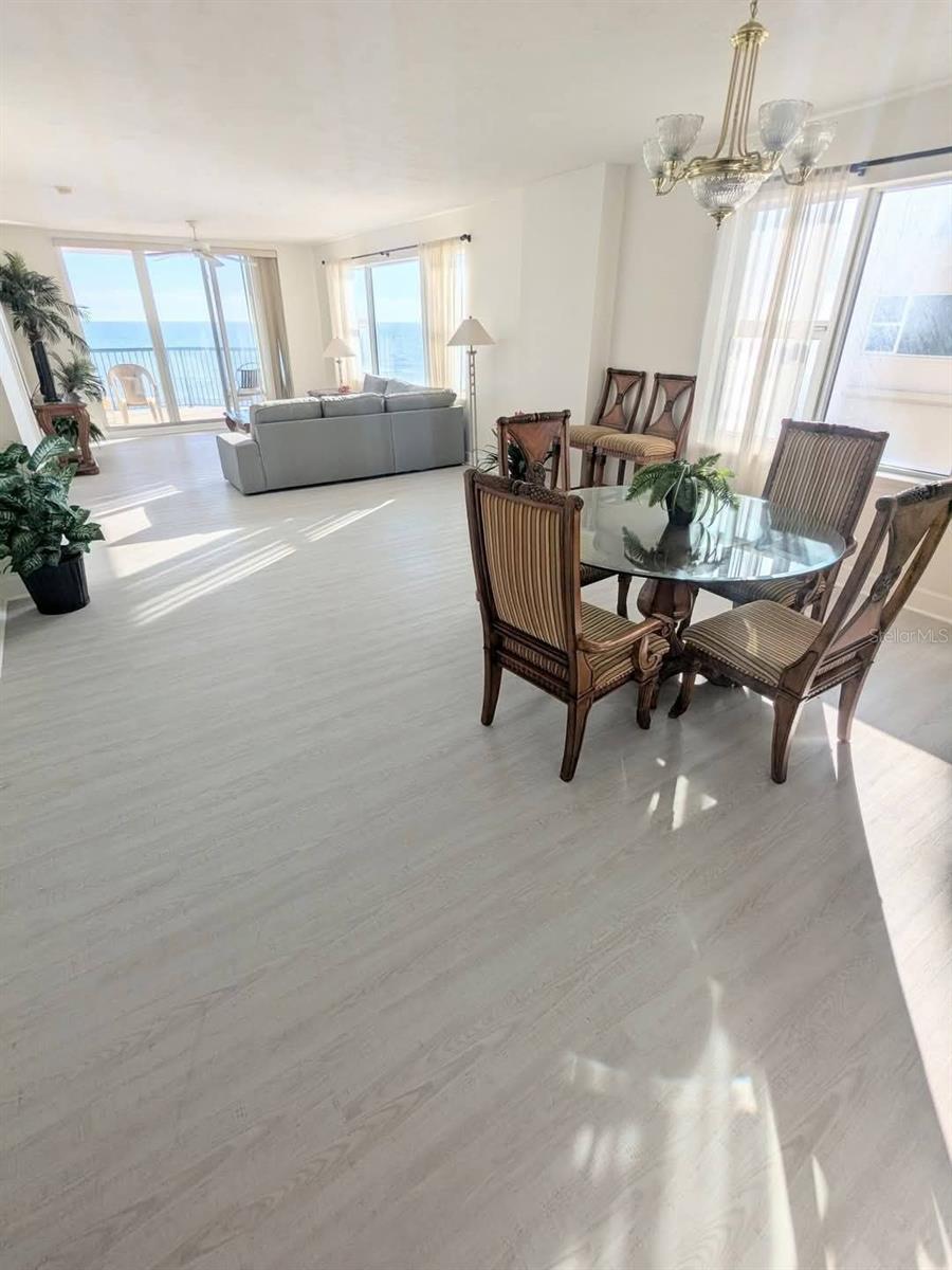 DIMUCCI TWIN TWRS NORTH & SOUT - Residential